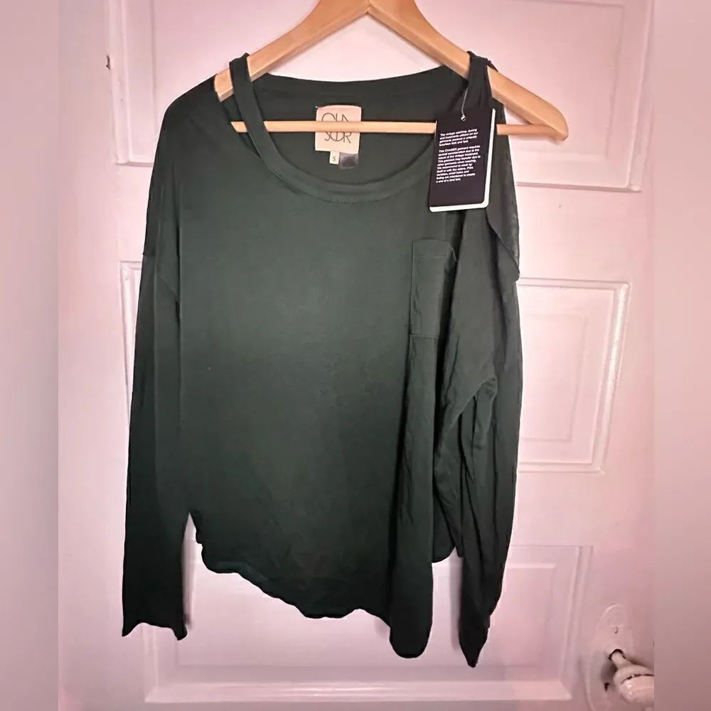 Chaser || NWTs Deconstructed Cold Shoulder Long Sleeve Top Size Small